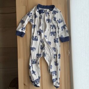 Burt’s Bees baby elephant zipped footed onesie 6-9mo
